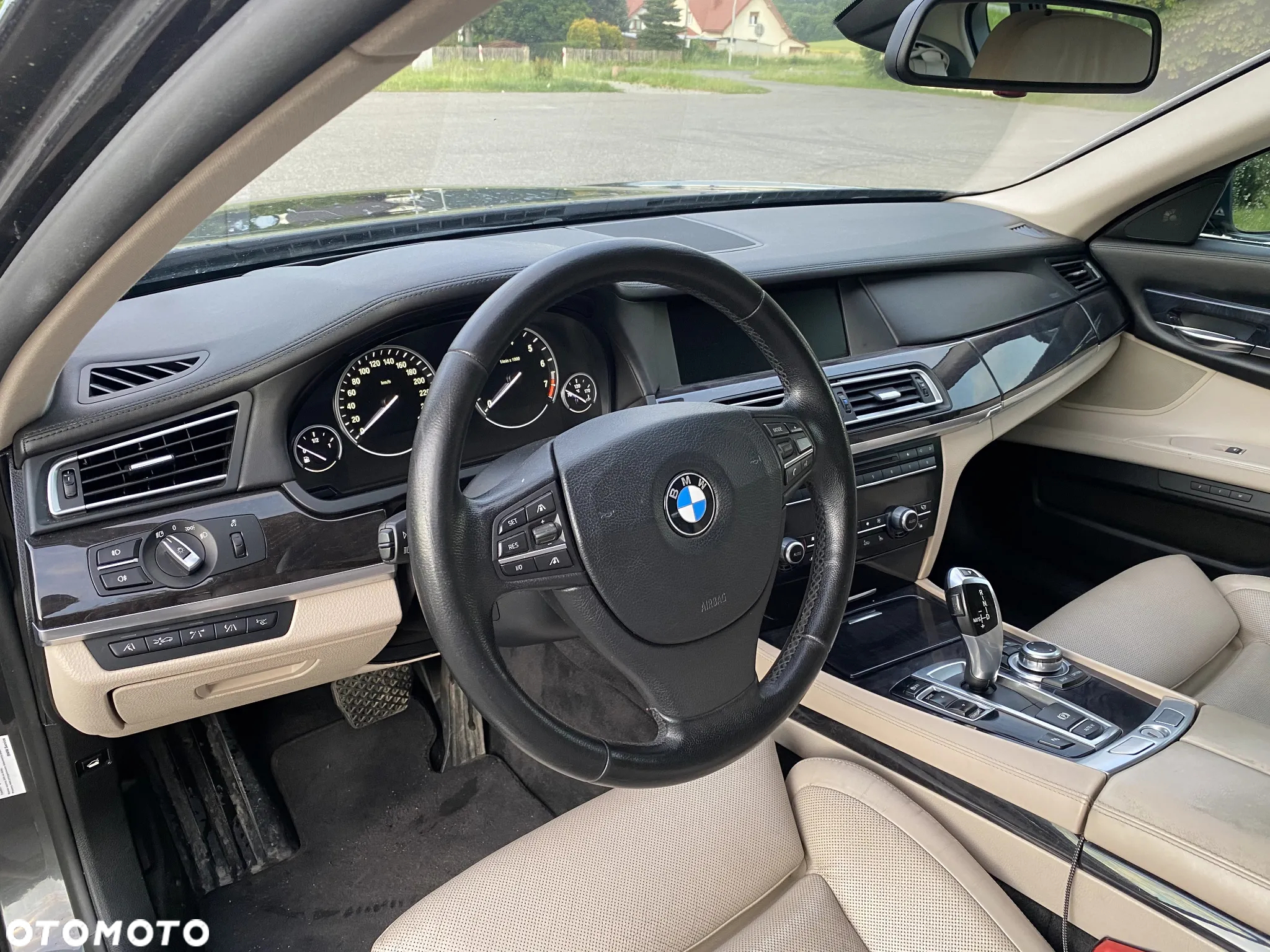 BMW Seria 7 750i L - 9