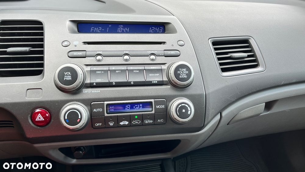 Honda Civic 1.8 Comfort - 34