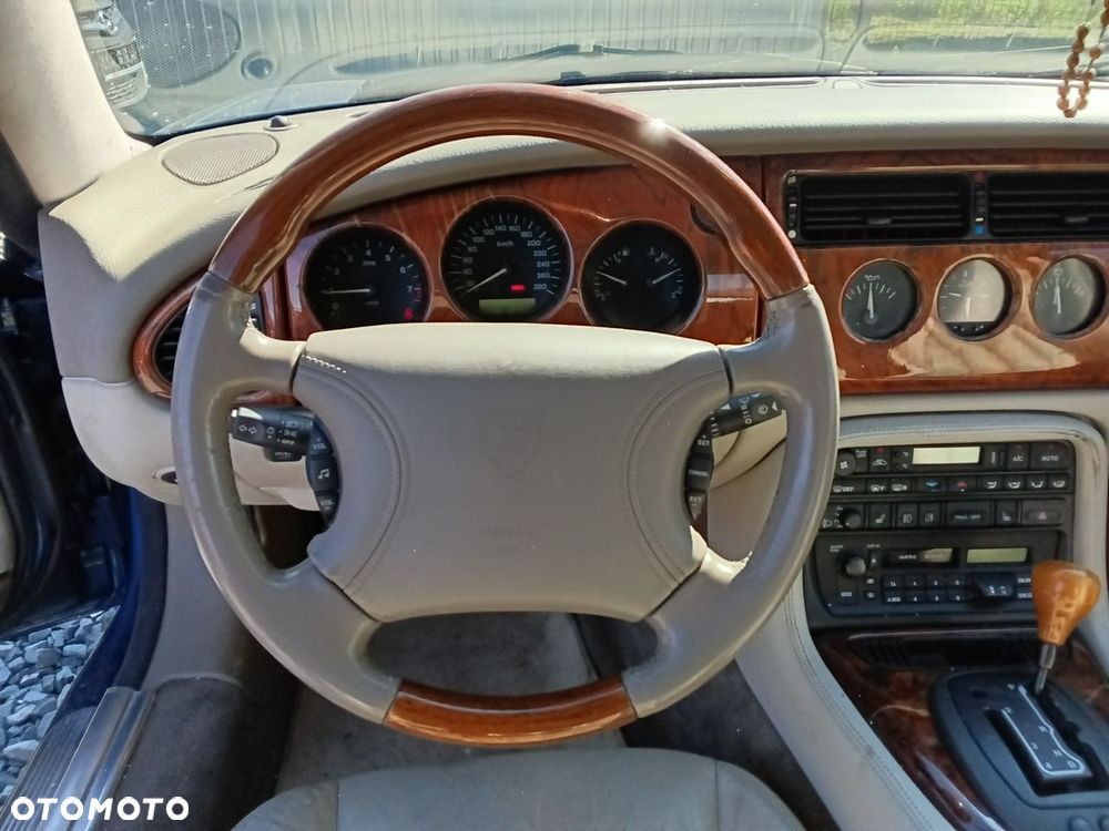 Jaguar XK8 - 23