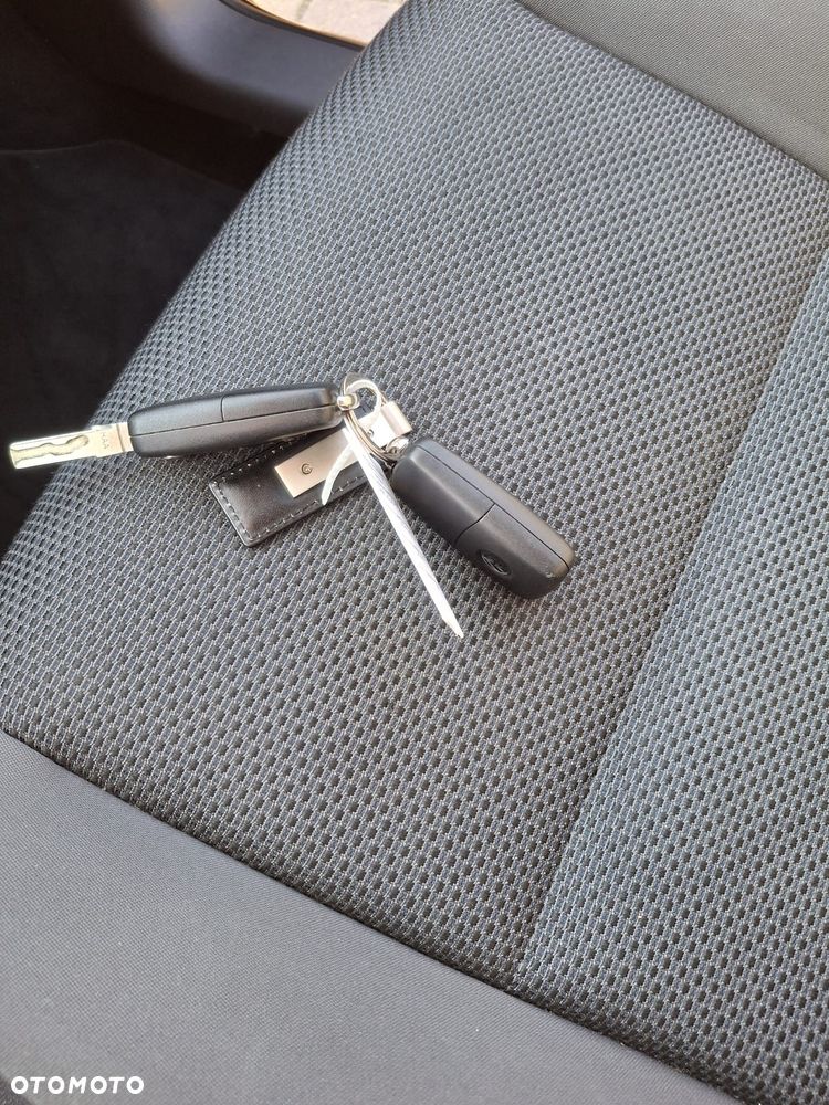 Volkswagen Touran - 28