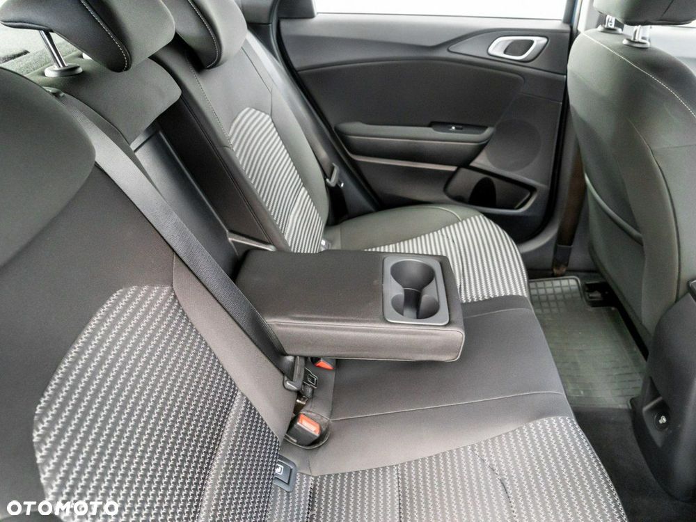 Kia Ceed 1.5 T-GDI M - 21