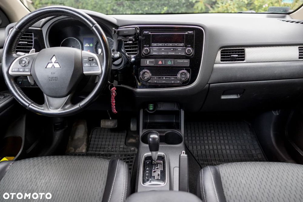 Mitsubishi Outlander - 8