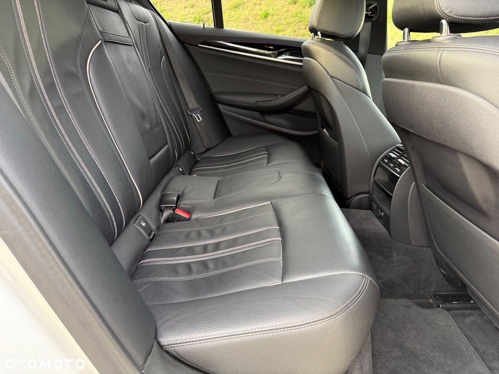 BMW Seria 5 540i GPF Luxury Line - 13