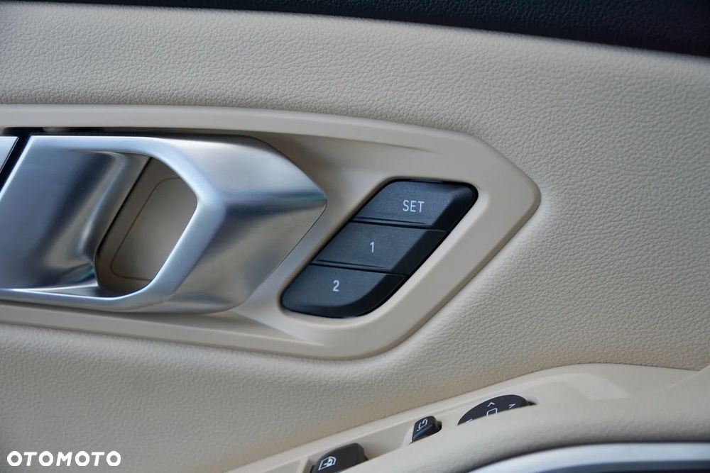 BMW Seria 3 330e PHEV M Sport - 19