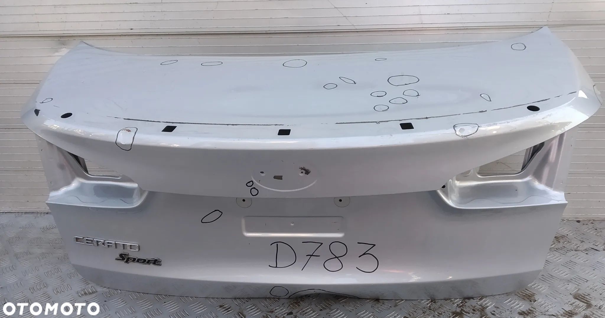 D783  KLAPA BAGAŻNIKA KIA CERATO - 1