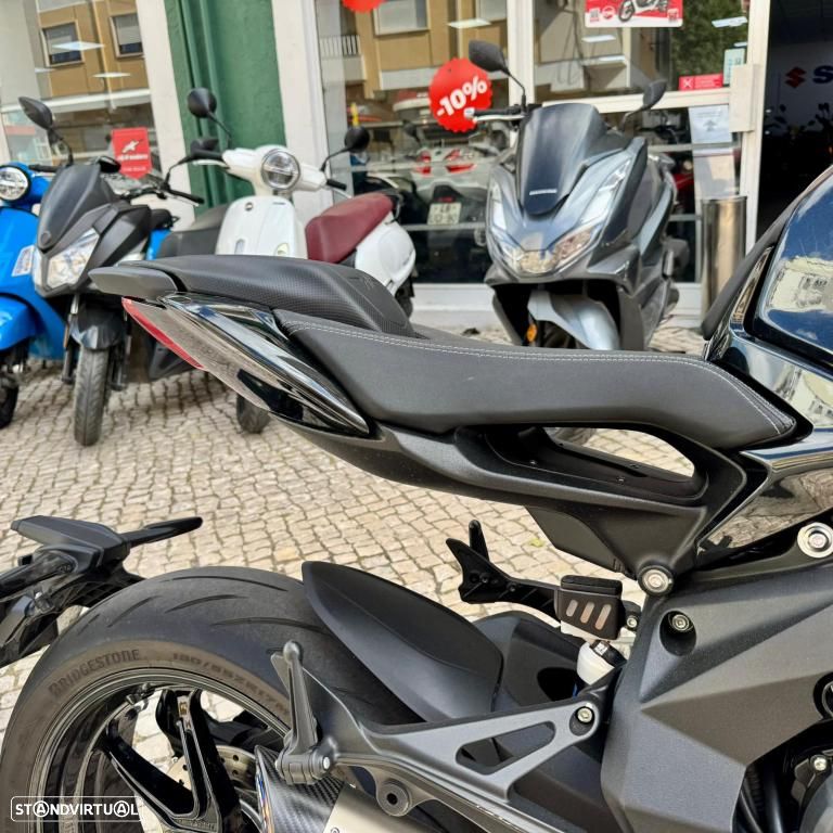 MV Agusta Brutale R - 13