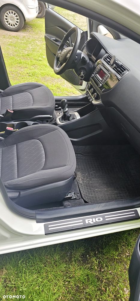 Kia Rio 1.4 M - 10