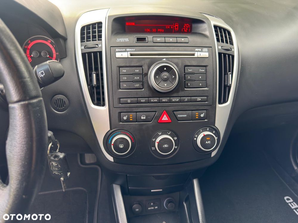 Kia Ceed - 13