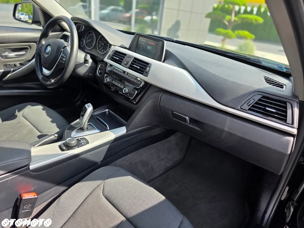 BMW Seria 3 318i GPF Advantage - 21