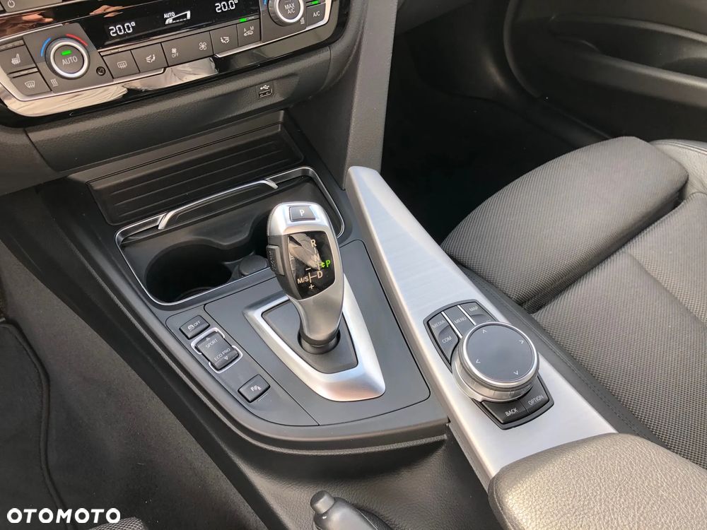 BMW Seria 3 330i Touring xDrive Advantage - 10