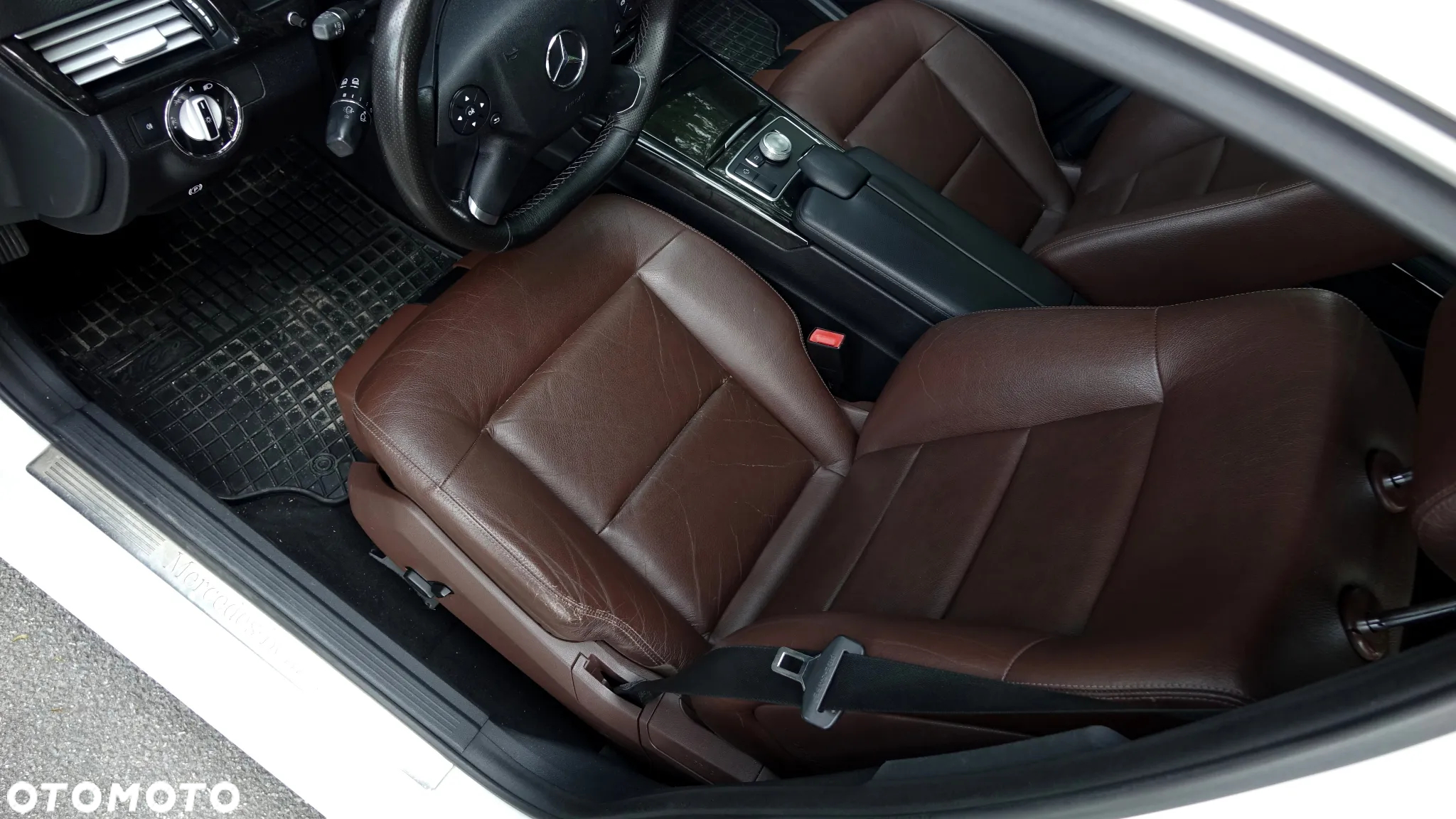 Mercedes-Benz Klasa E 300 CDI DPF BlueEFFICIENCY 7G-TRONIC Avantgarde - 6