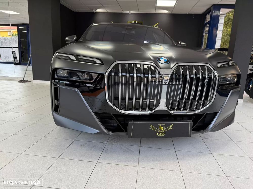 BMW i7 eDrive50 Pack Desportivo M - 51