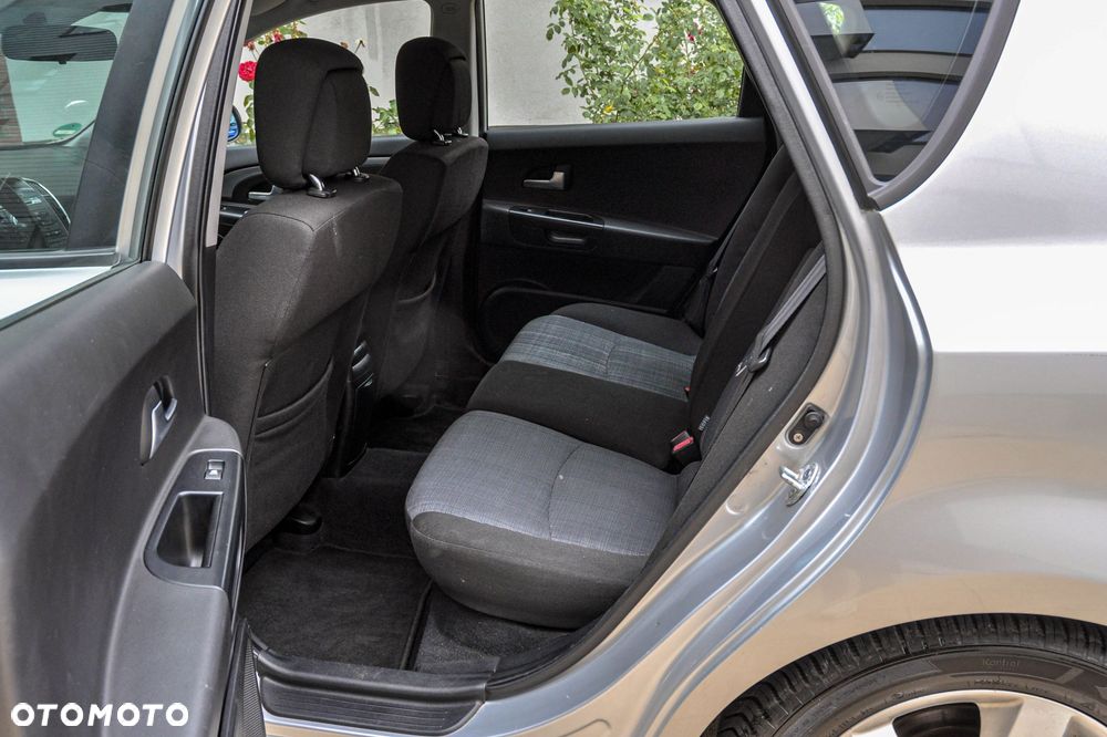 Kia Ceed - 8