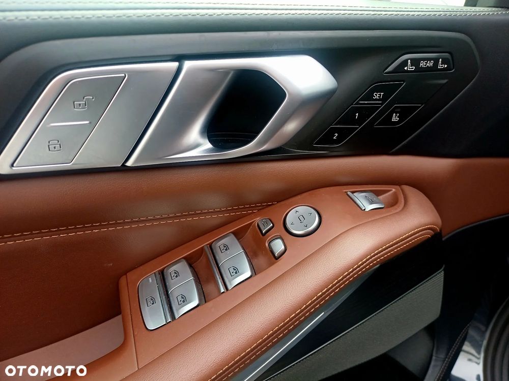 BMW X7 - 21