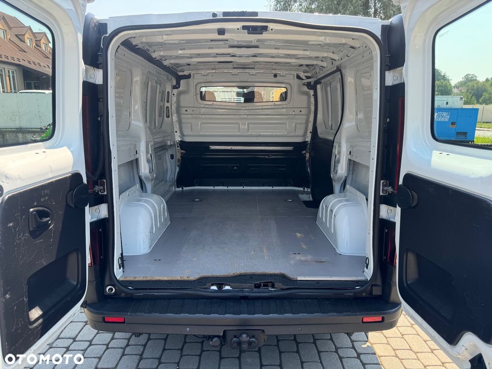 Opel Vivaro - 11