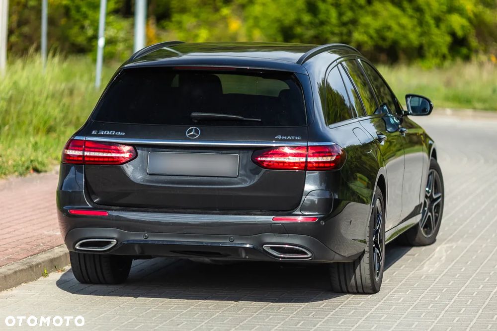 Mercedes-Benz Klasa E 300de 4Matic 9G-TRONIC - 11