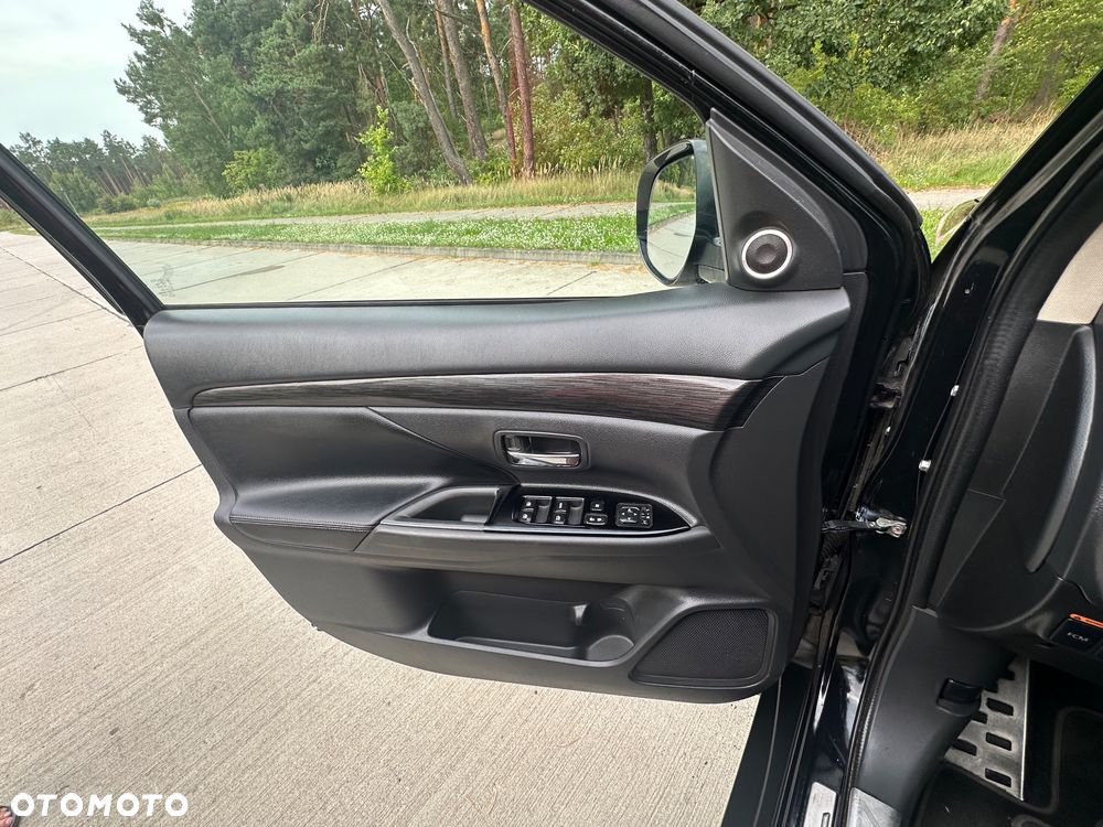 Mitsubishi Outlander 2.0 Instyle Navi 4WD CVT - 15
