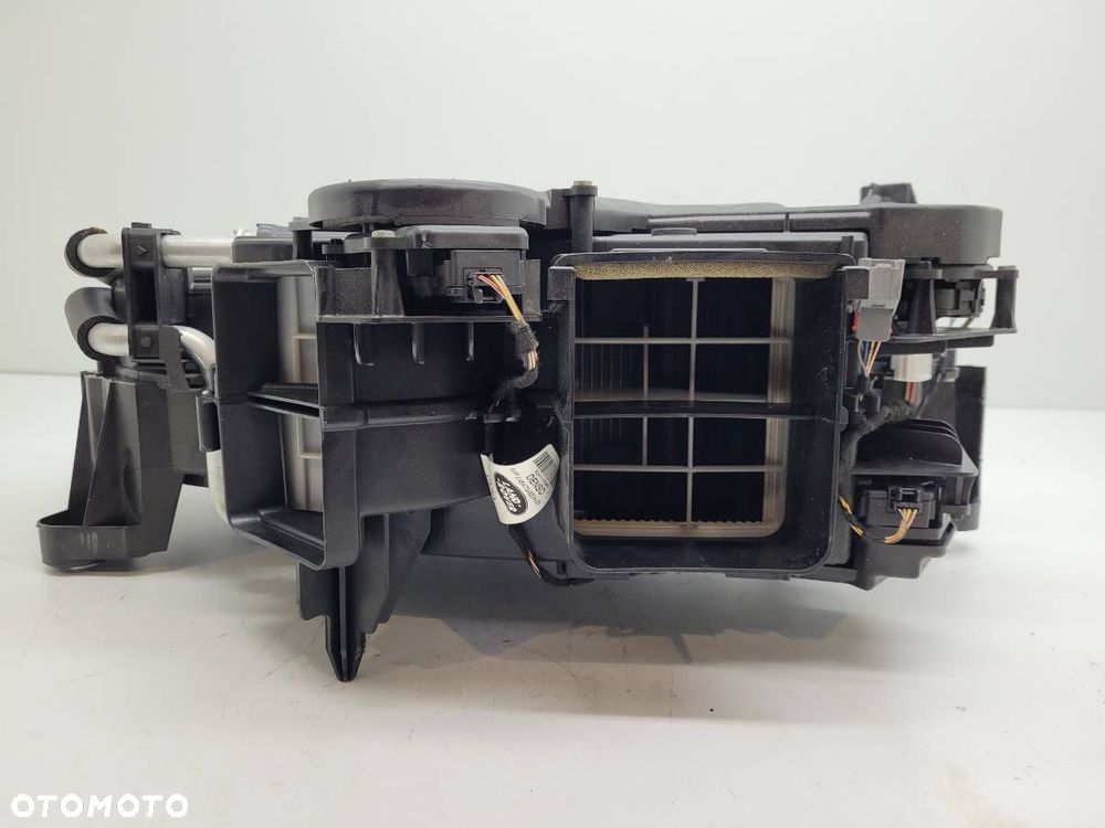 NAGRZEWNICA TYŁ HY32-18D283-AA RANGE ROVER II 2018 L494 EUROPA - 3