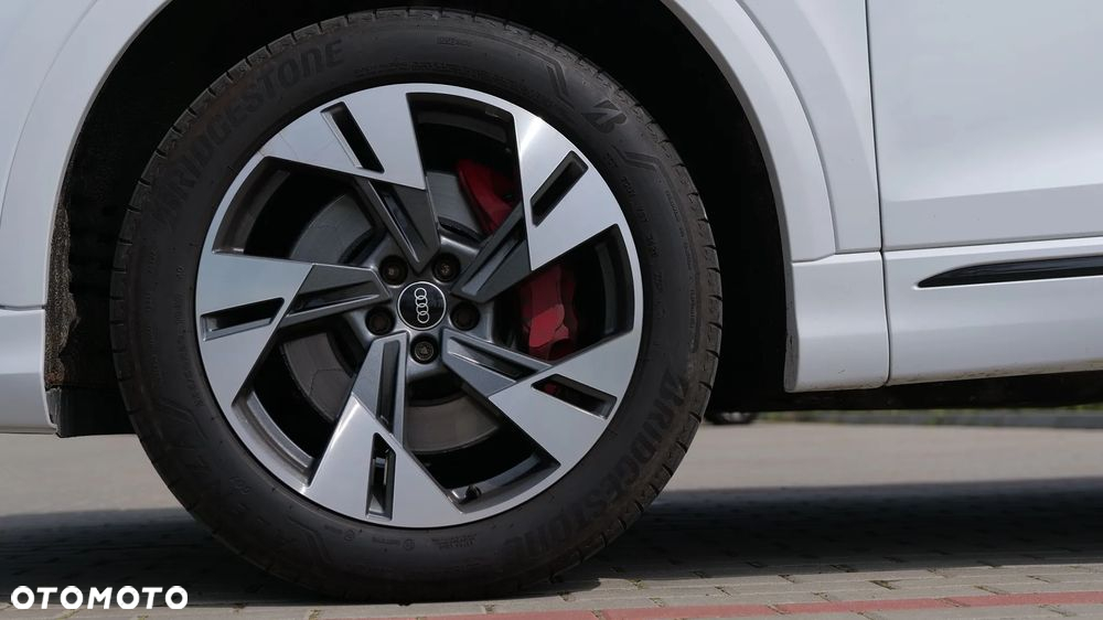 Audi Q8 55 TFSI quattro tiptronic - 11