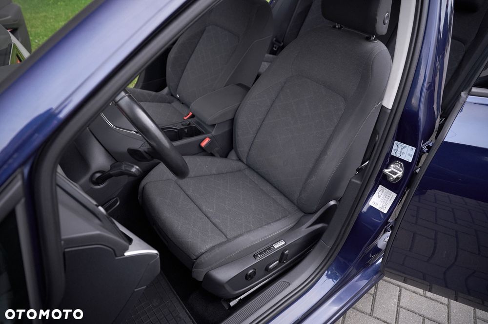 Volkswagen Golf - 22