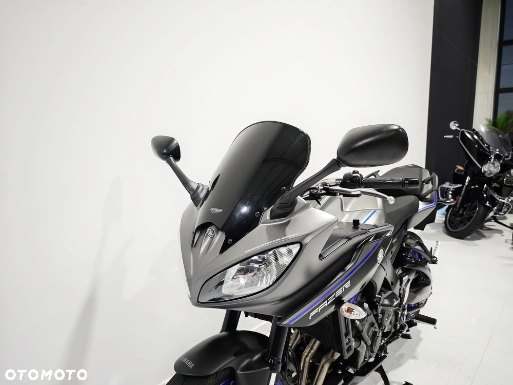 Yamaha FZ - 16