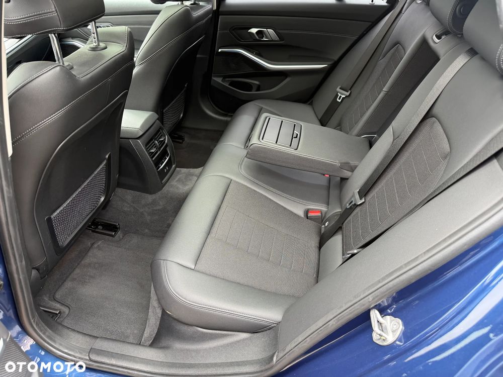 BMW Seria 3 320e M Sport - 35
