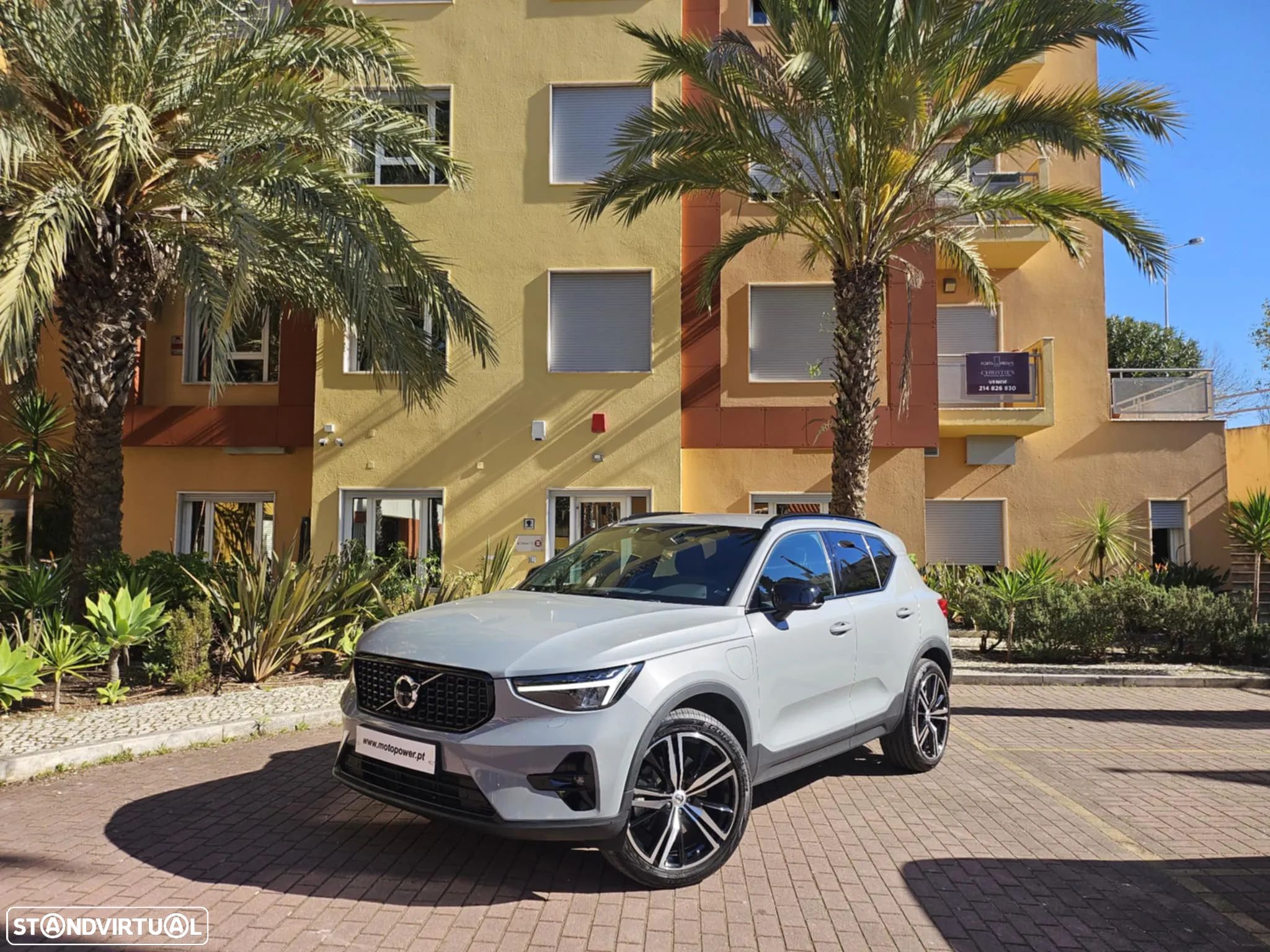 Volvo XC 40 1.5 T4 PHEV Plus Dark - 1