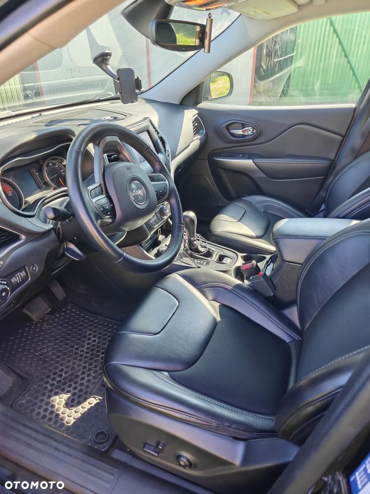 Jeep Cherokee - 14