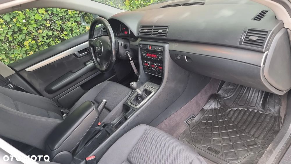Audi A4 Limousine - 8