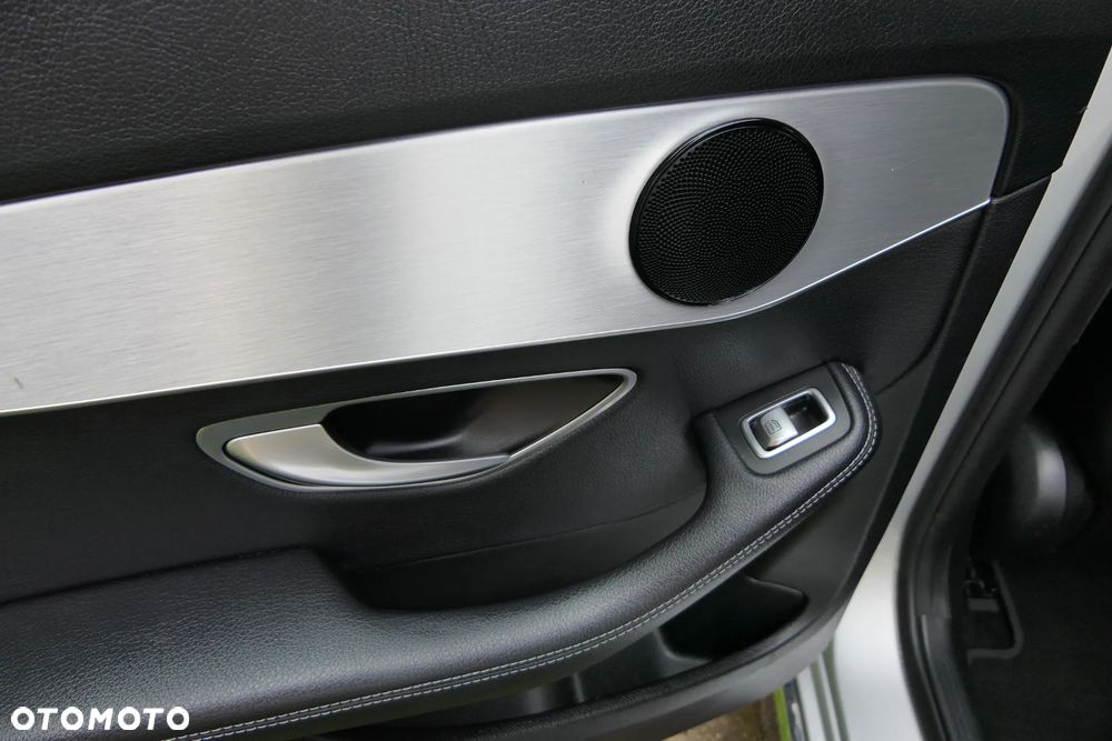 Mercedes-Benz Klasa C 180 7G-TRONIC Edition 1 - 32
