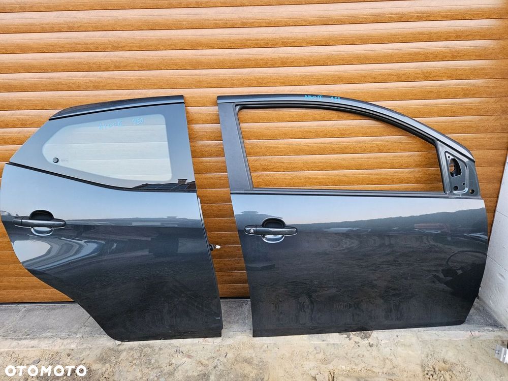 Toyota AYGO II 14-22 drzwi prawe tył tylne 1E0 - 1