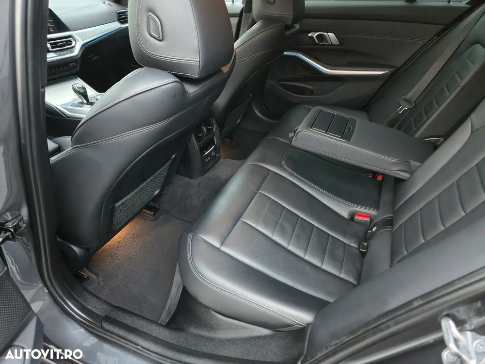 BMW Seria 3 330e iPerformance M Sport - 17