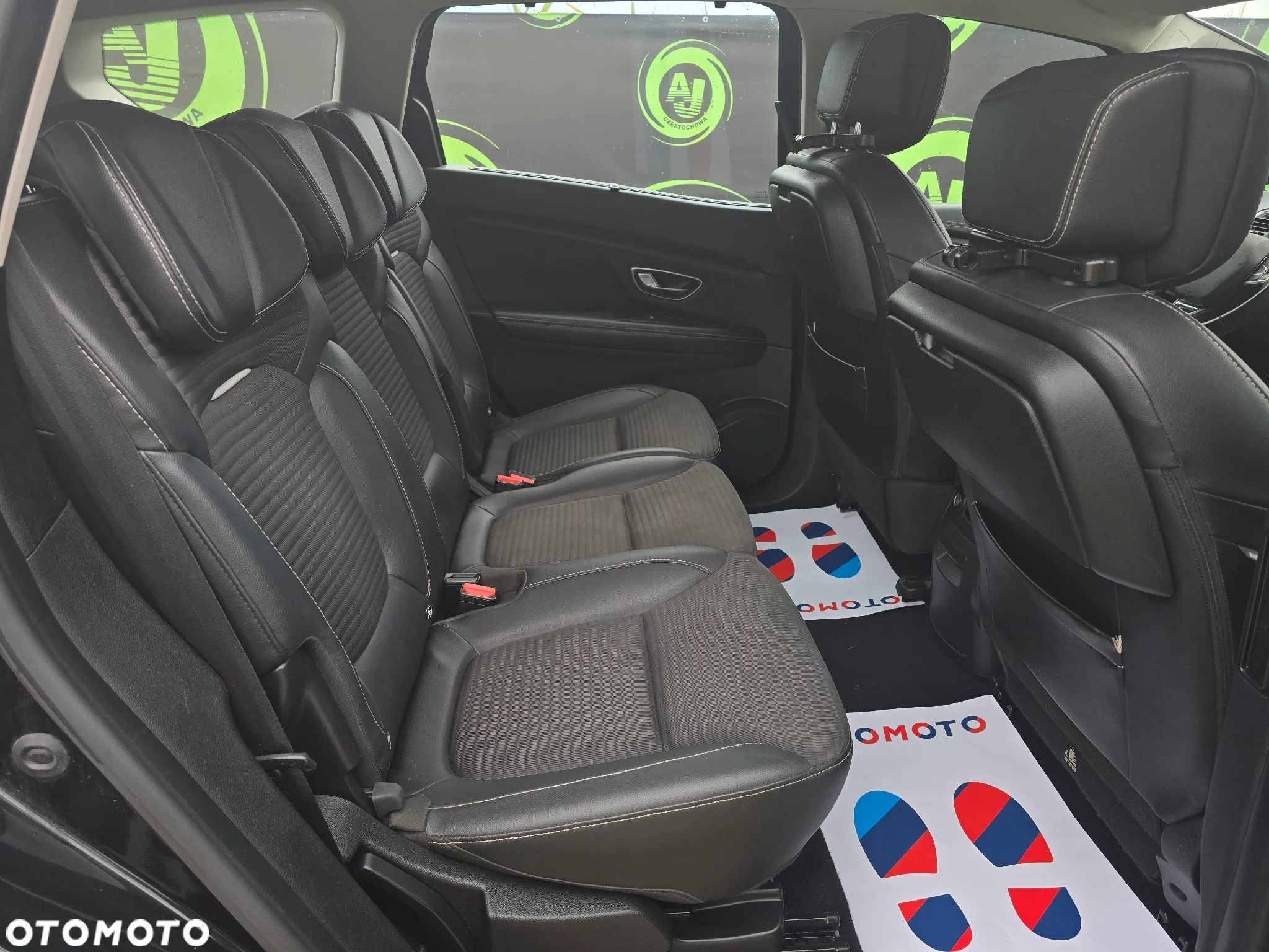Renault Grand Scenic - 17