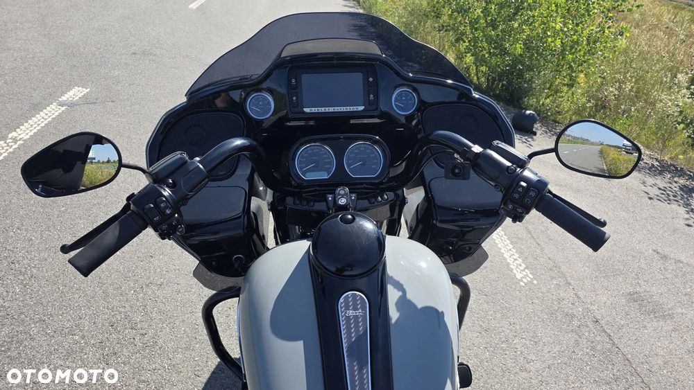Harley-Davidson Touring Road Glide - 13