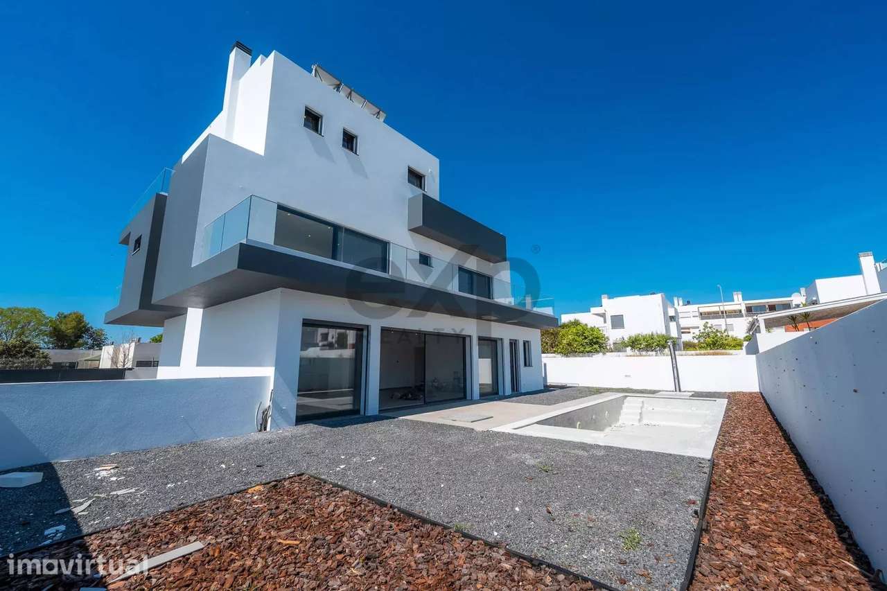 Moradia contemporânea T6 recém-construída pela Tavira Waterfront - Grande imagem: 2/60