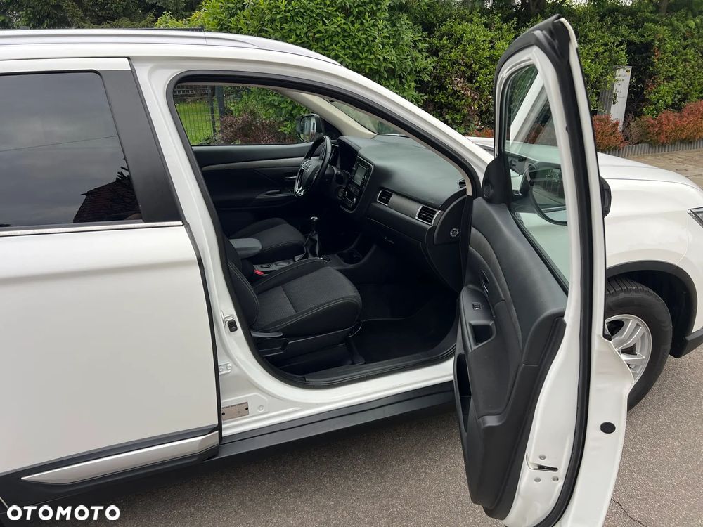 Mitsubishi Outlander - 14