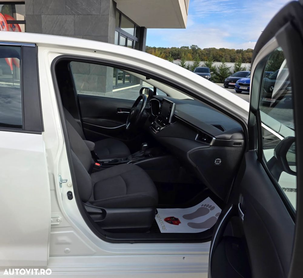 Toyota Corolla Sedan 1.8 HSD Dynamic - 19