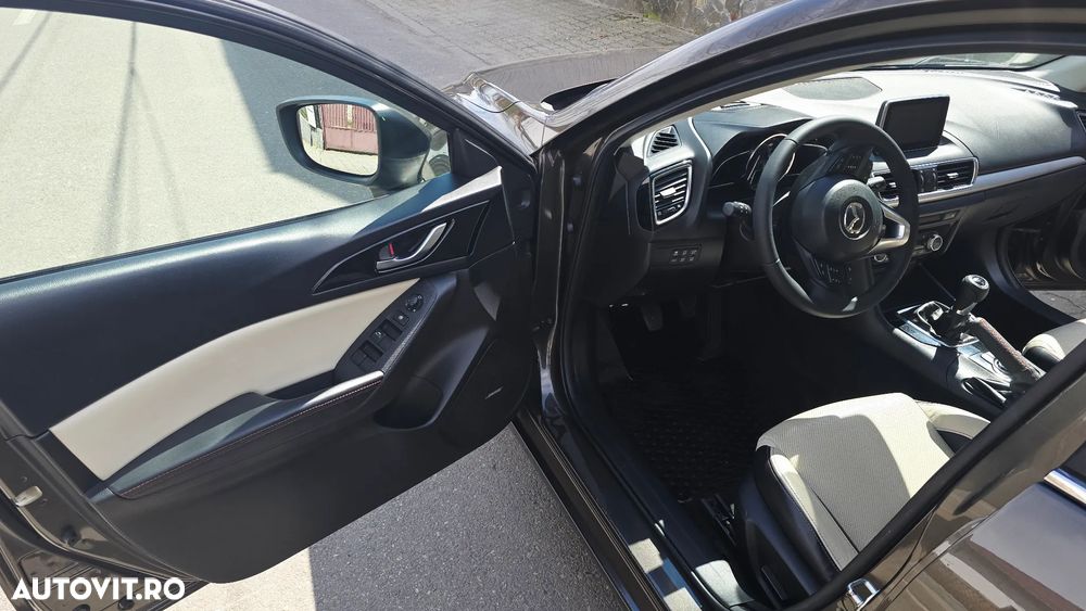 Mazda 3 G165 Revolution Top - 11