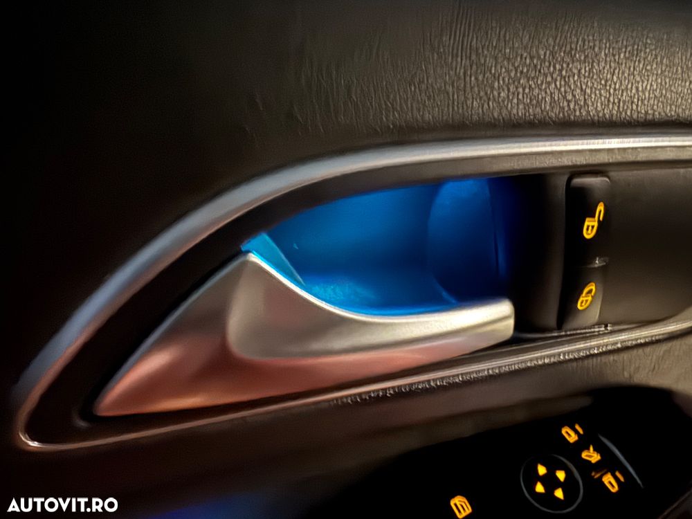 Mercedes-Benz A 180 d 7G-DCT AMG Line - 16