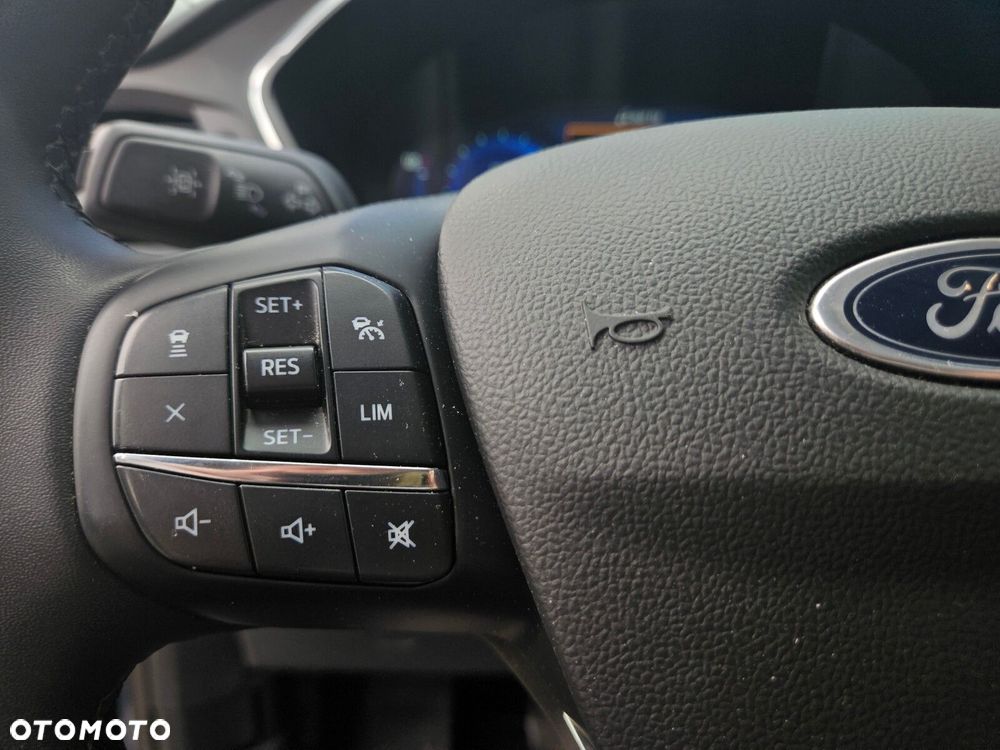 Ford Kuga - 13
