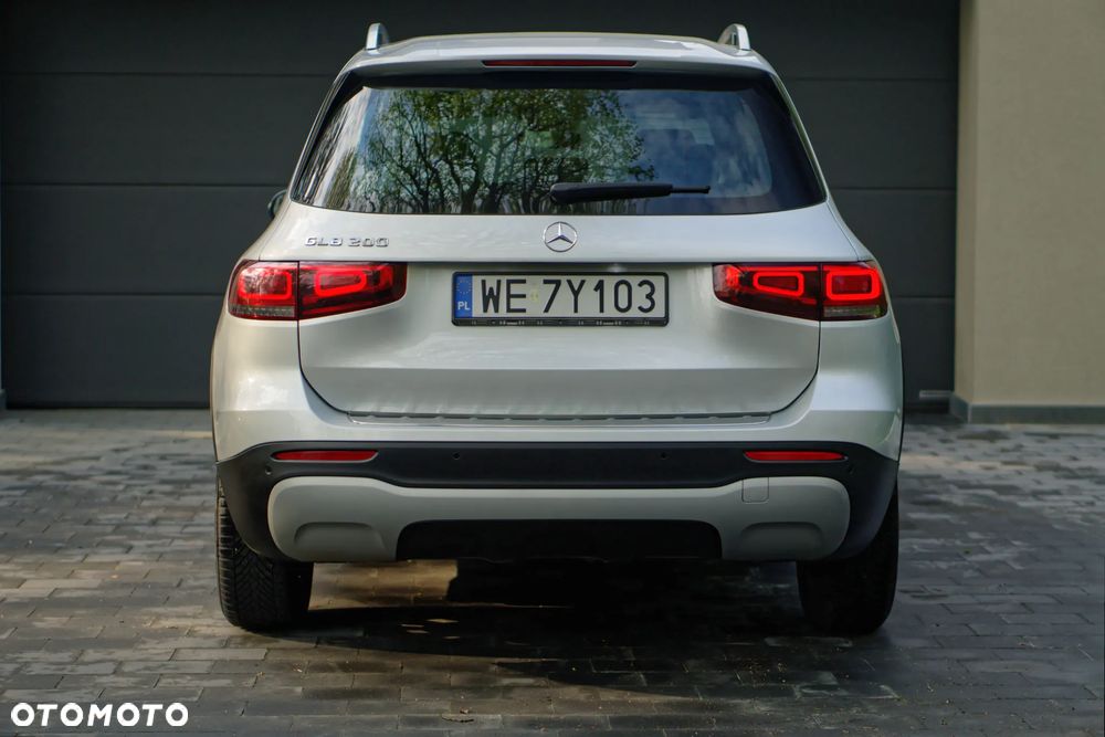 Mercedes-Benz GLB 200 7G-DCT - 4