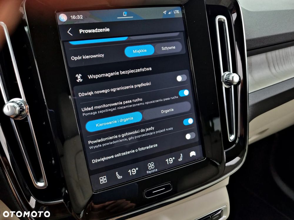 Volvo XC 40 B3 B DKG Ultra Black Edition - 26