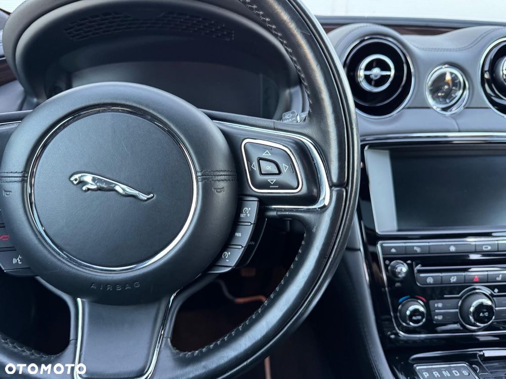 Jaguar XJ 3.0 V6 Diesel Portfolio - 14