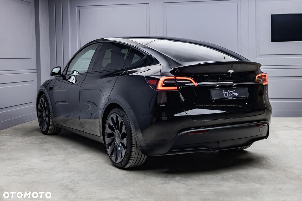 Tesla Y Performance AWD - 4