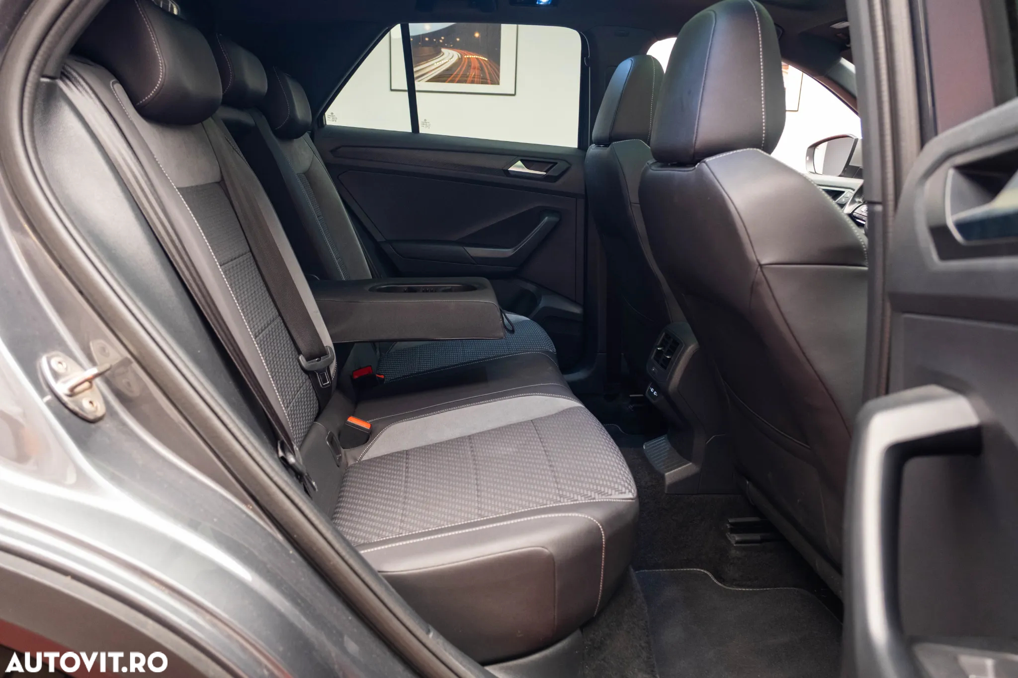 Volkswagen T-ROC 2.0 TSI 4Mot DSG - 28