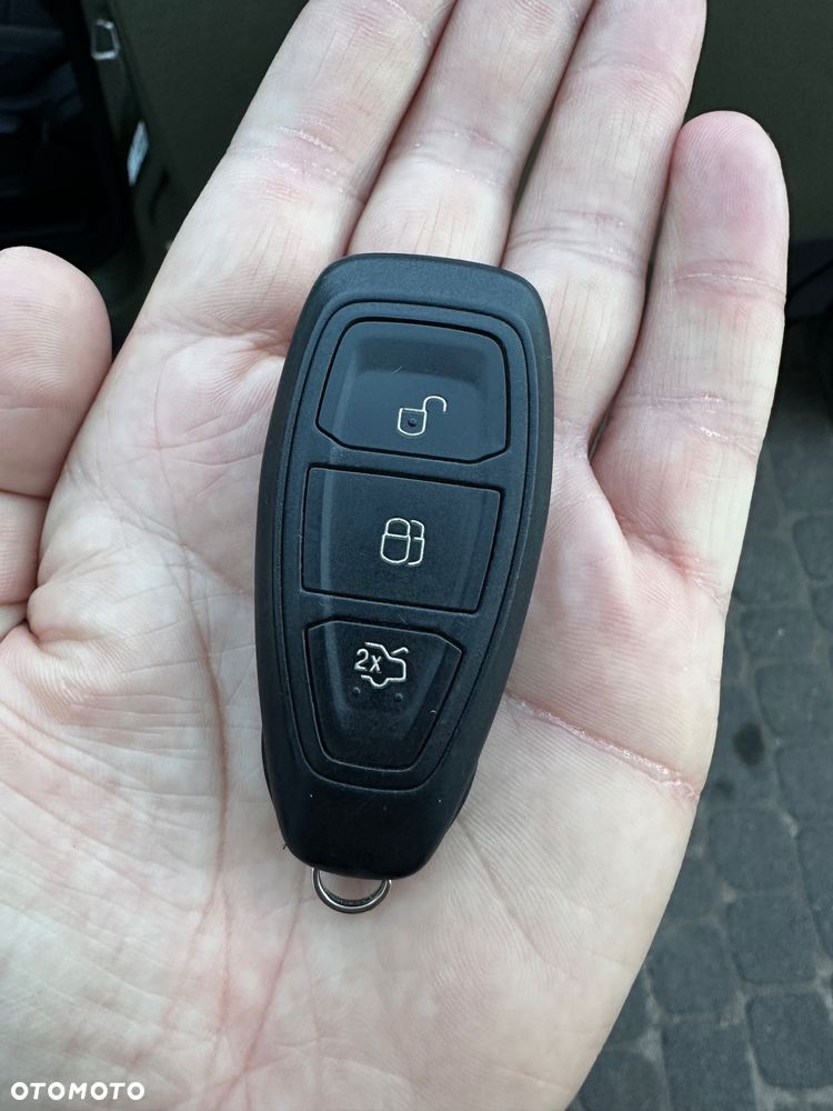 Ford Kuga - 25