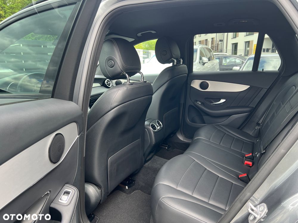 Mercedes-Benz GLC 250 4Matic 9G-TRONIC AMG Line - 23