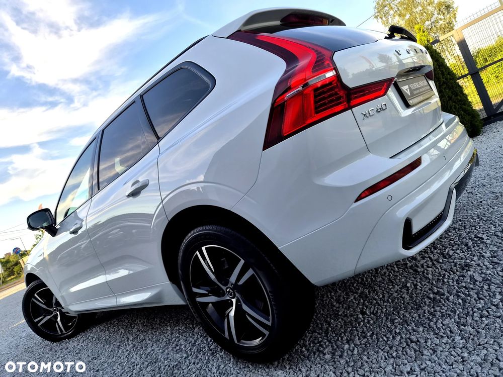 Volvo XC 60 B4 D AWD Plus Dark - 36