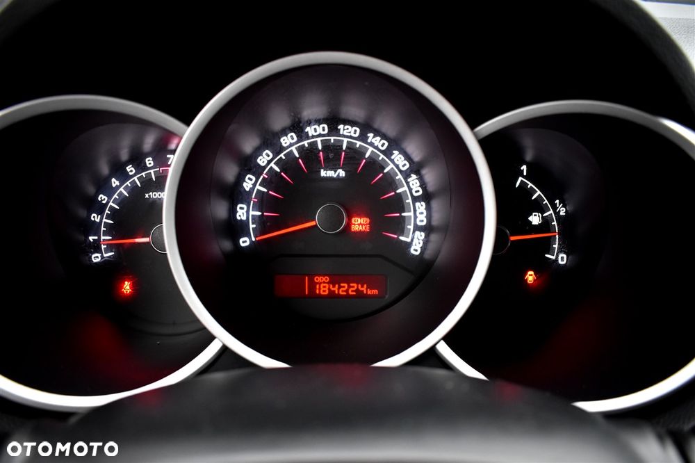 Kia Venga 1.4 CVVT Fifa World Cup Edition - 31