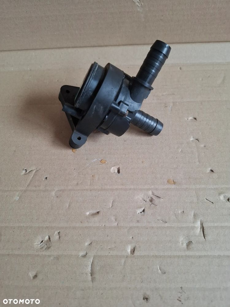 Ford Edge MK2 2,0 Pompa wody dodatkowa K2G3 18D473 - 3
